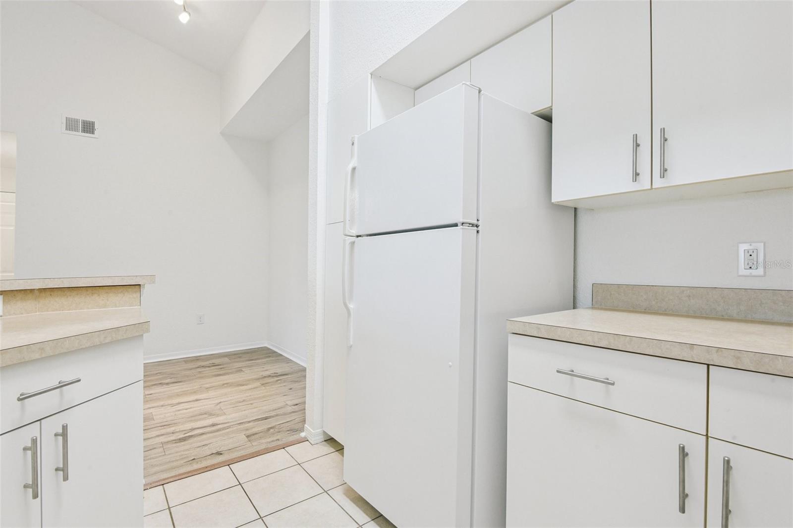 Listing Image #11