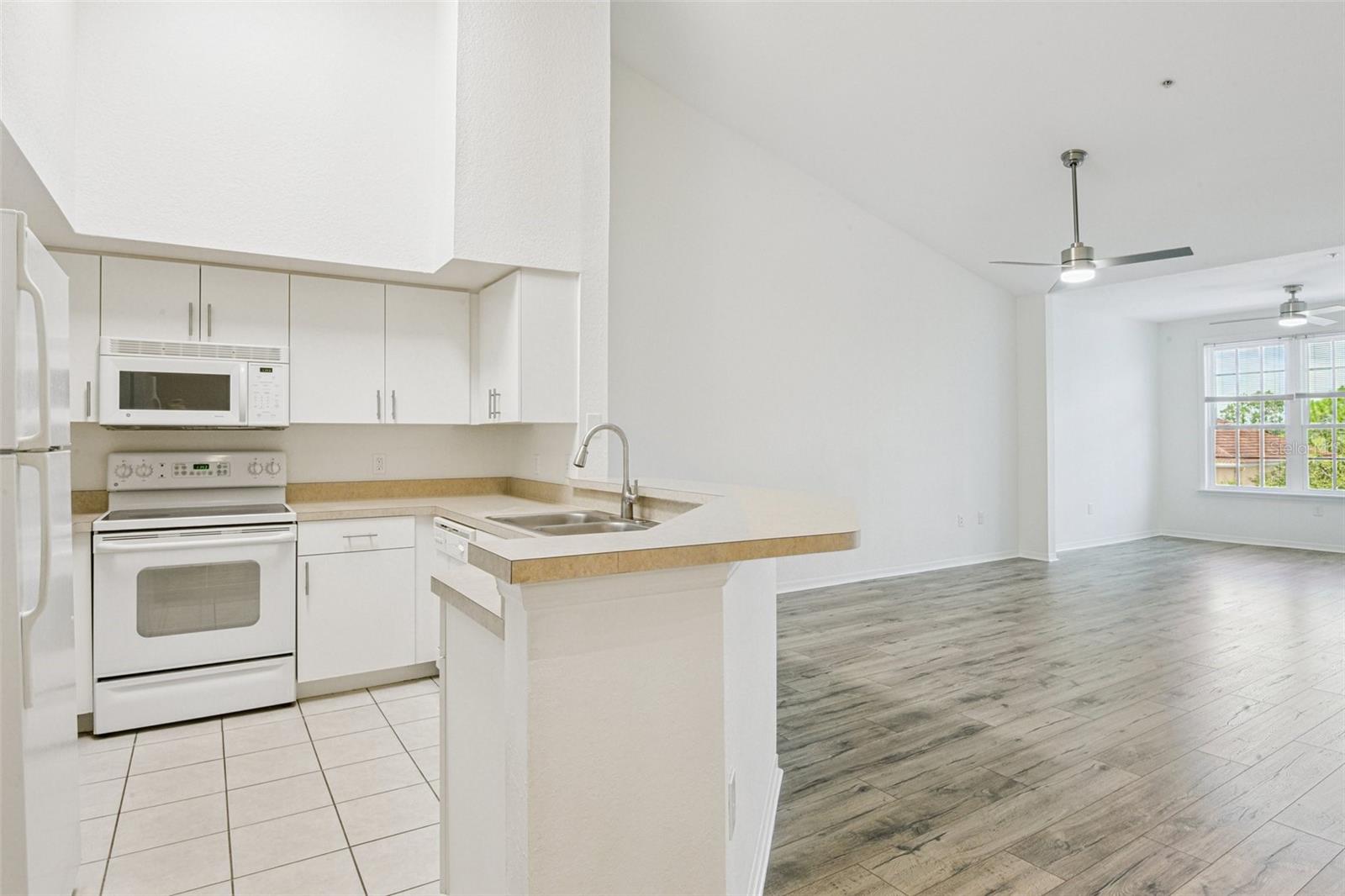 Listing Image #12