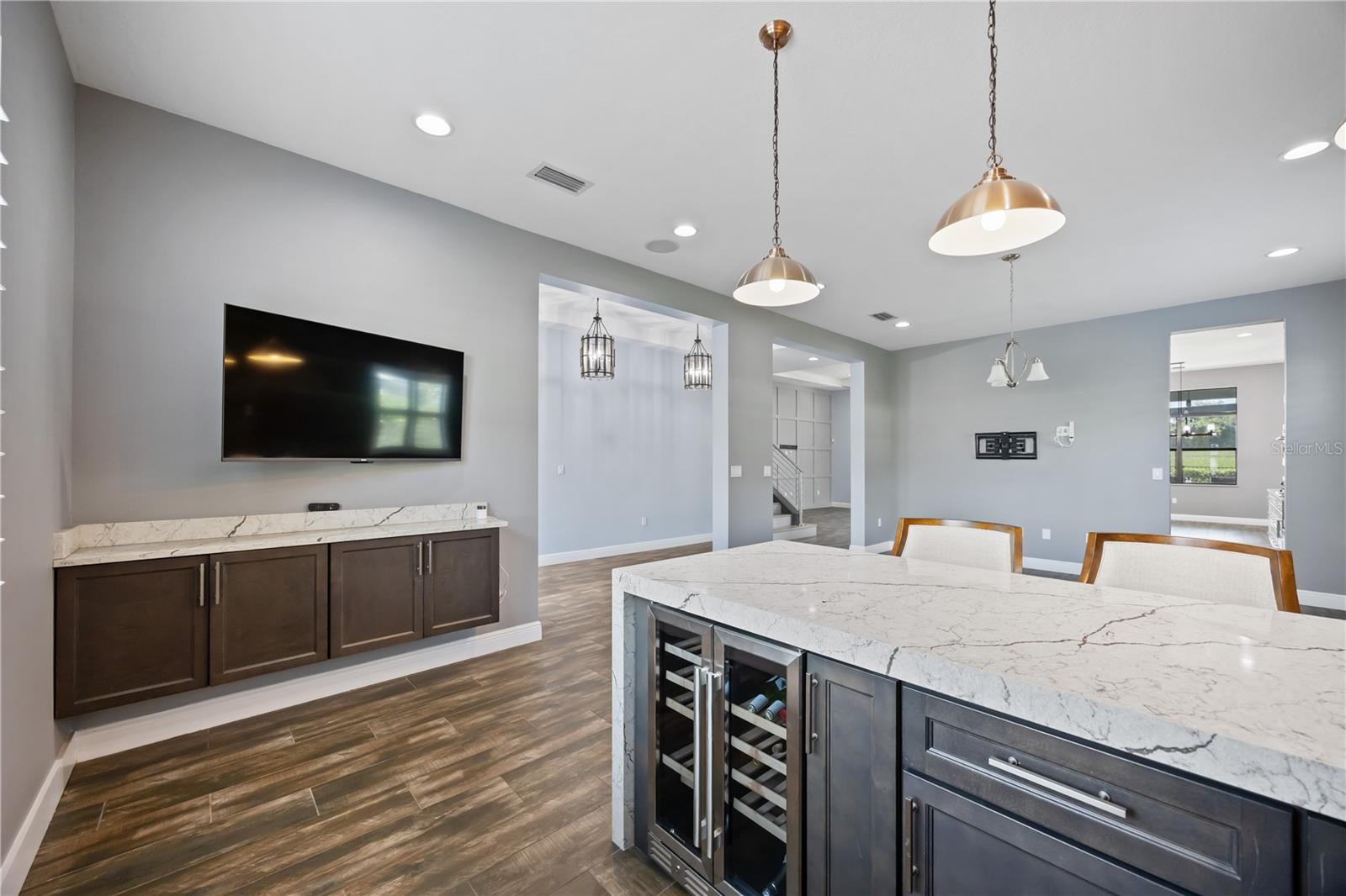 Listing Image #10