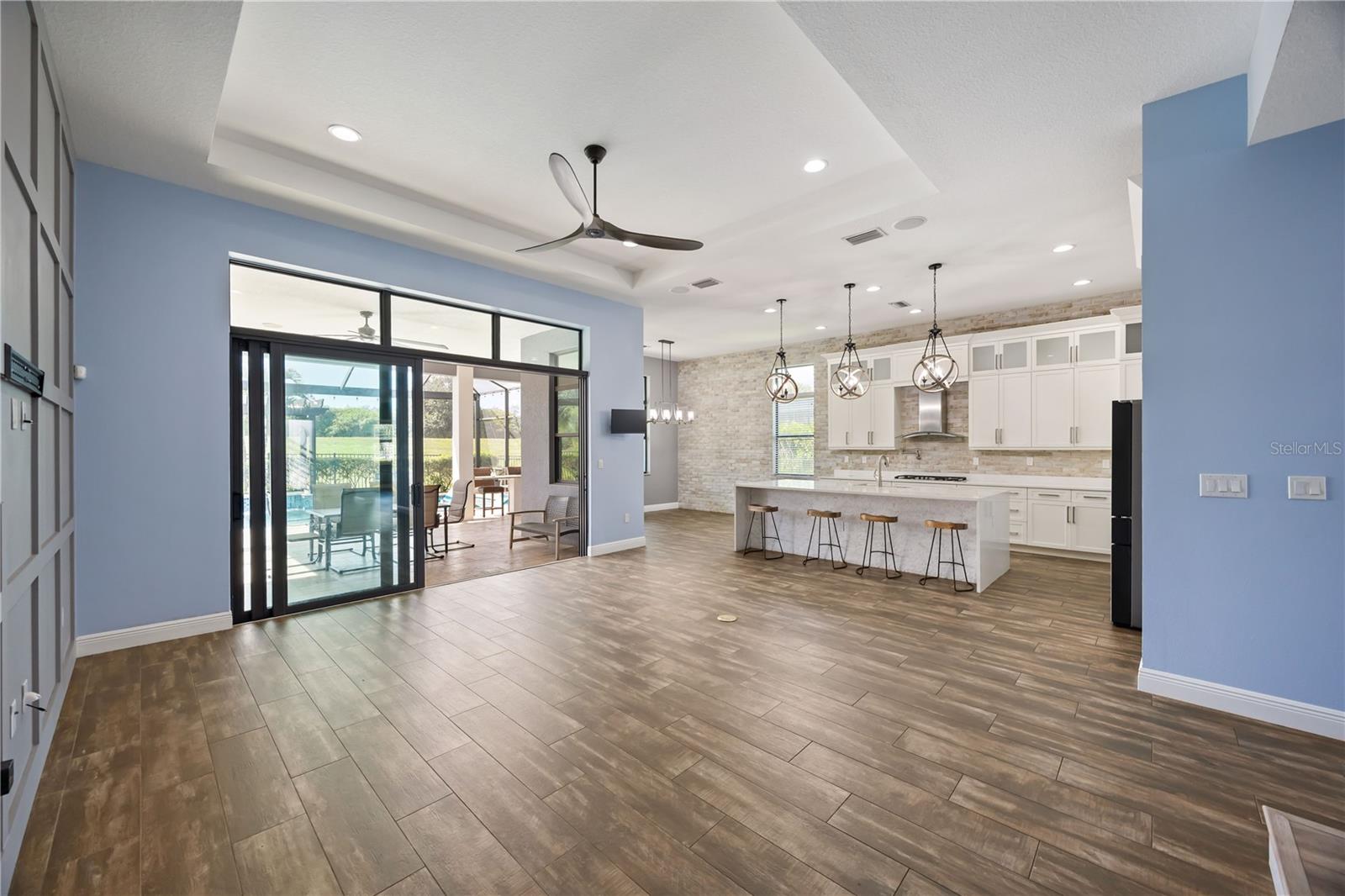 Listing Image #11