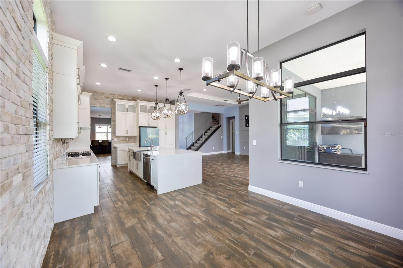 Listing Image #12
