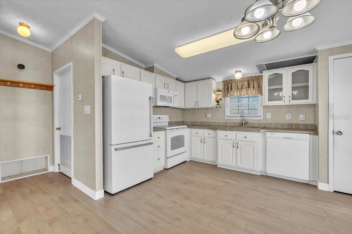 Listing Image #7