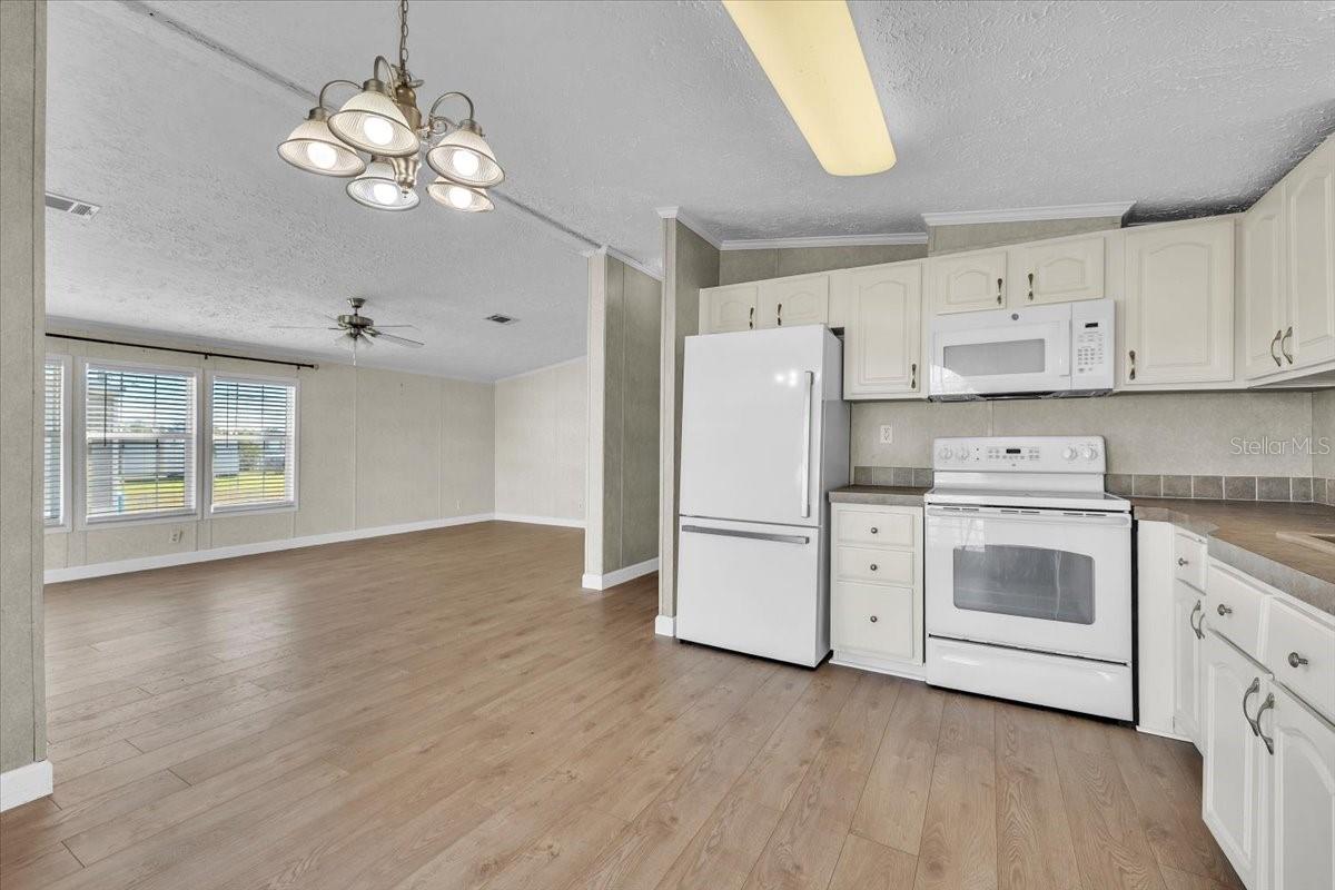 Listing Image #9