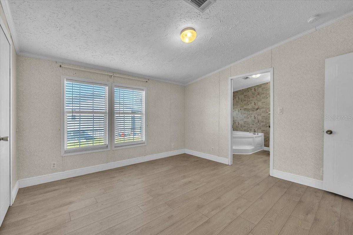 Listing Image #11