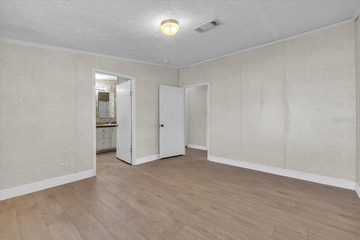Listing Image #12