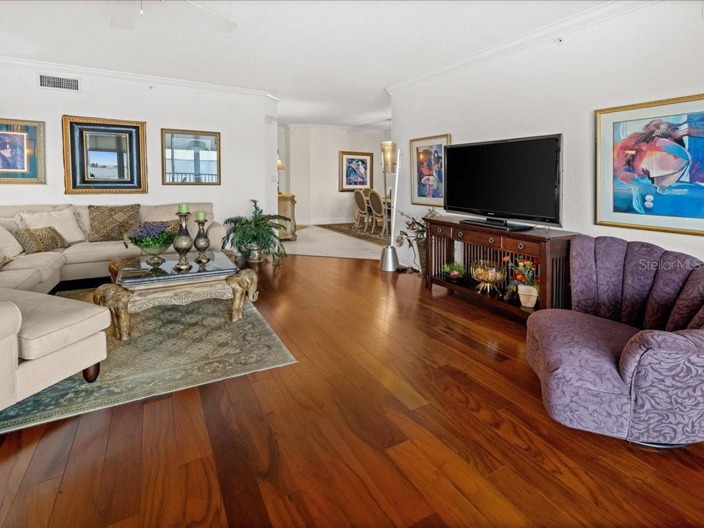 Listing Image #9