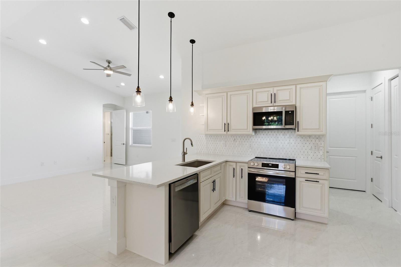 Listing Image #6