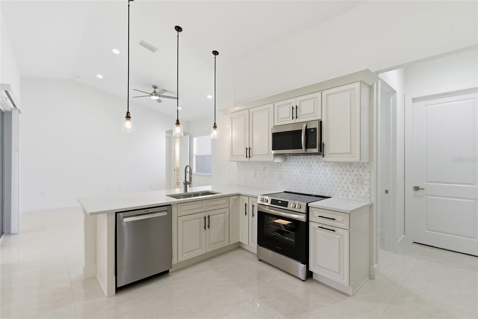 Listing Image #7