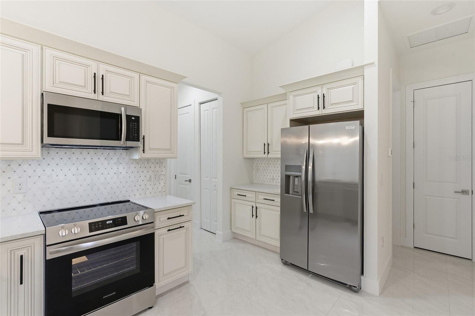 Listing Image #8