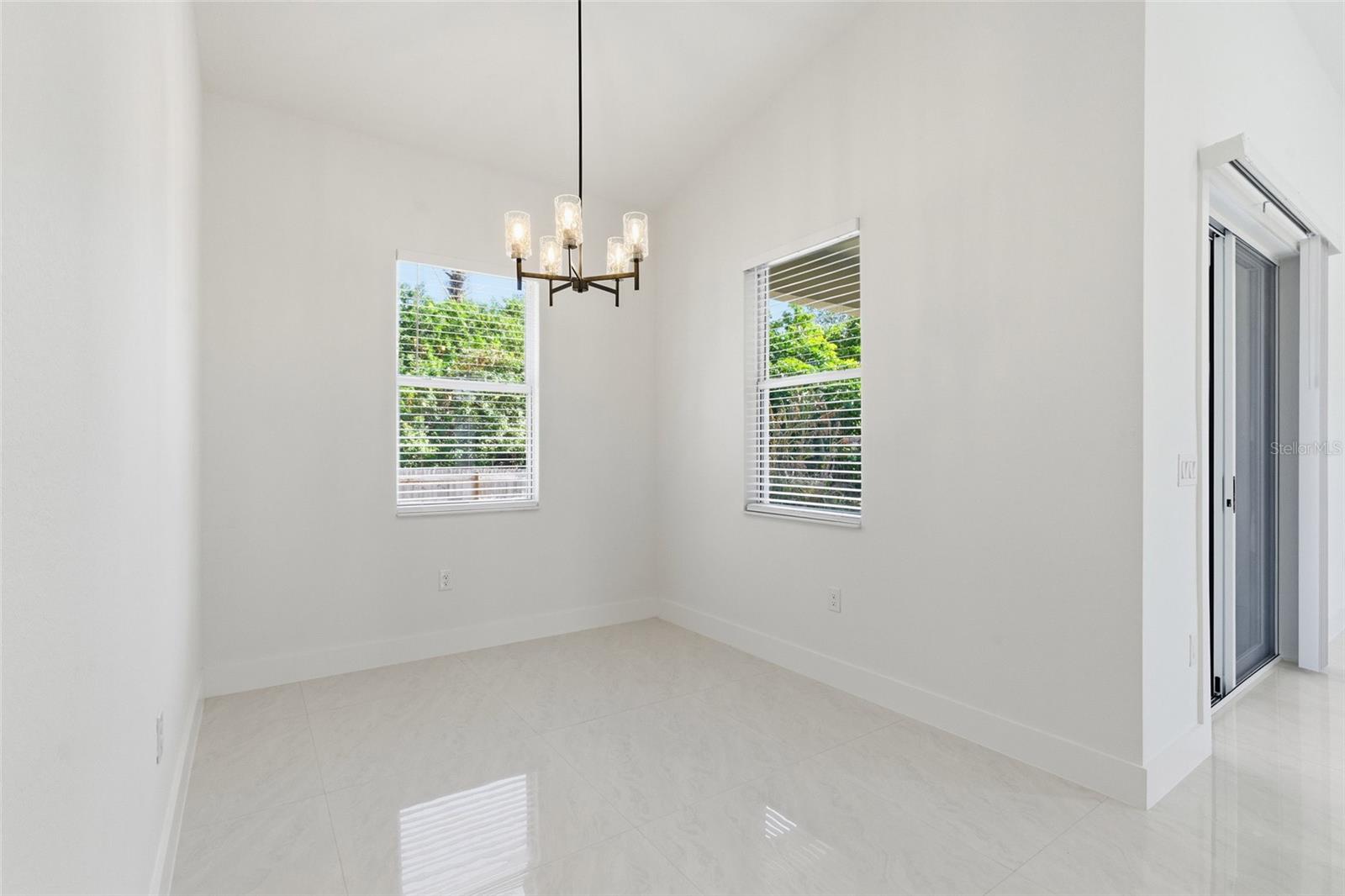 Listing Image #9