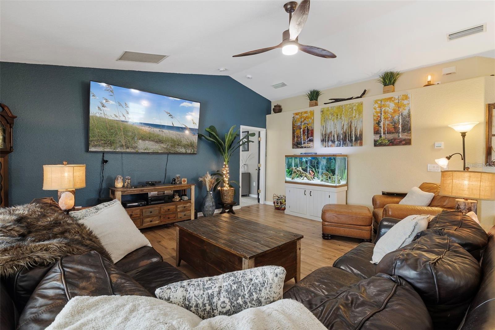Listing Image #4