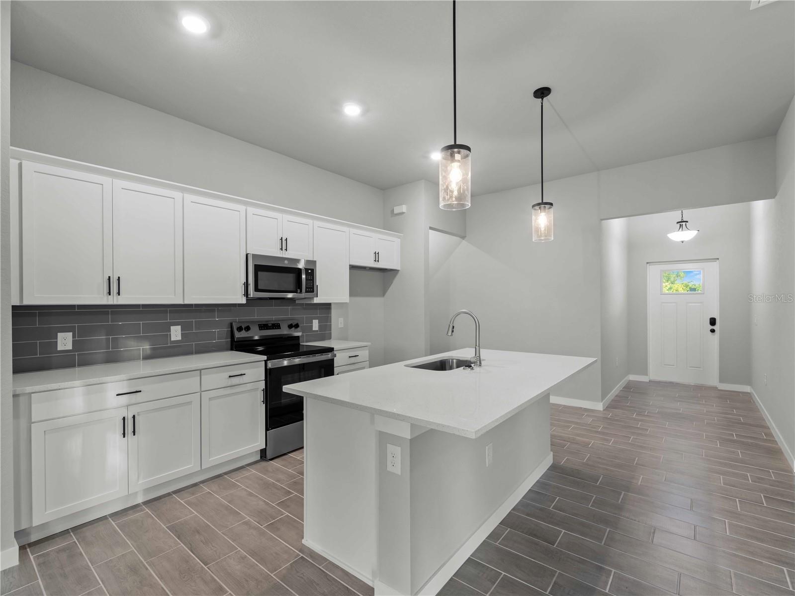 Listing Image #10