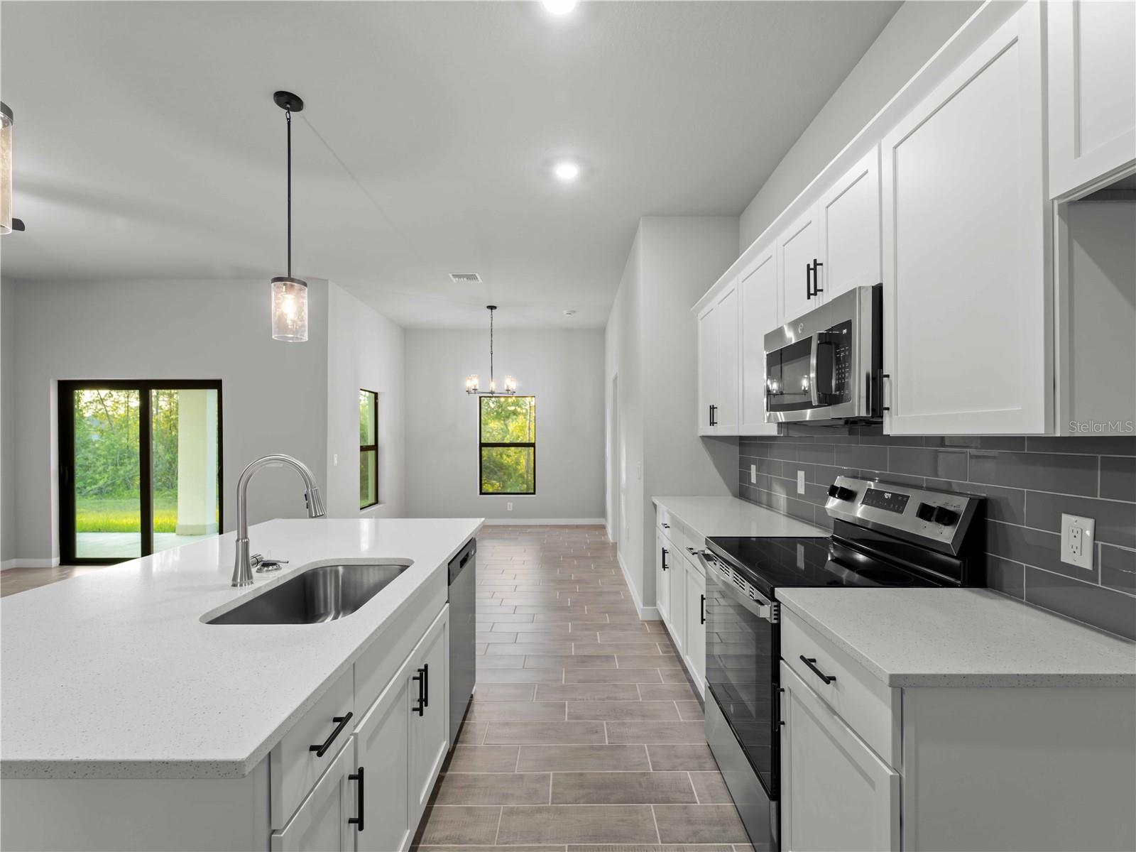 Listing Image #11
