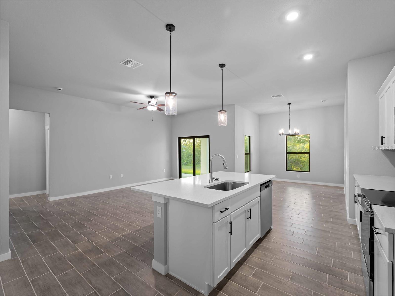 Listing Image #12