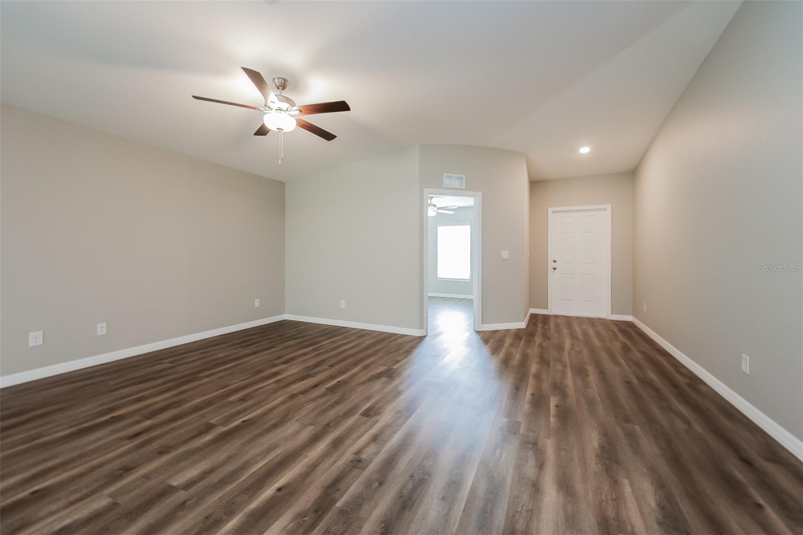Listing Image #4