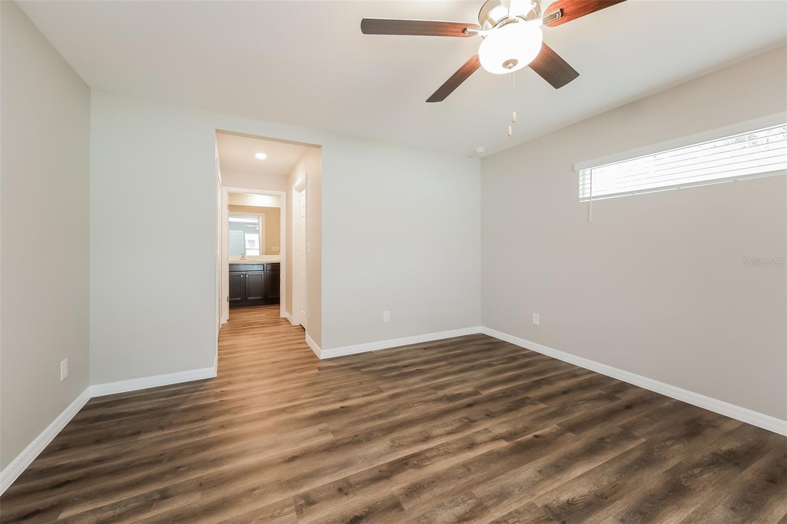 Listing Image #9