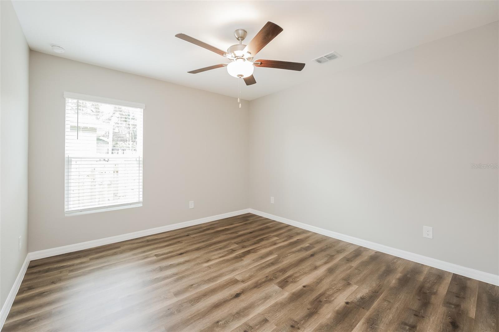 Listing Image #12