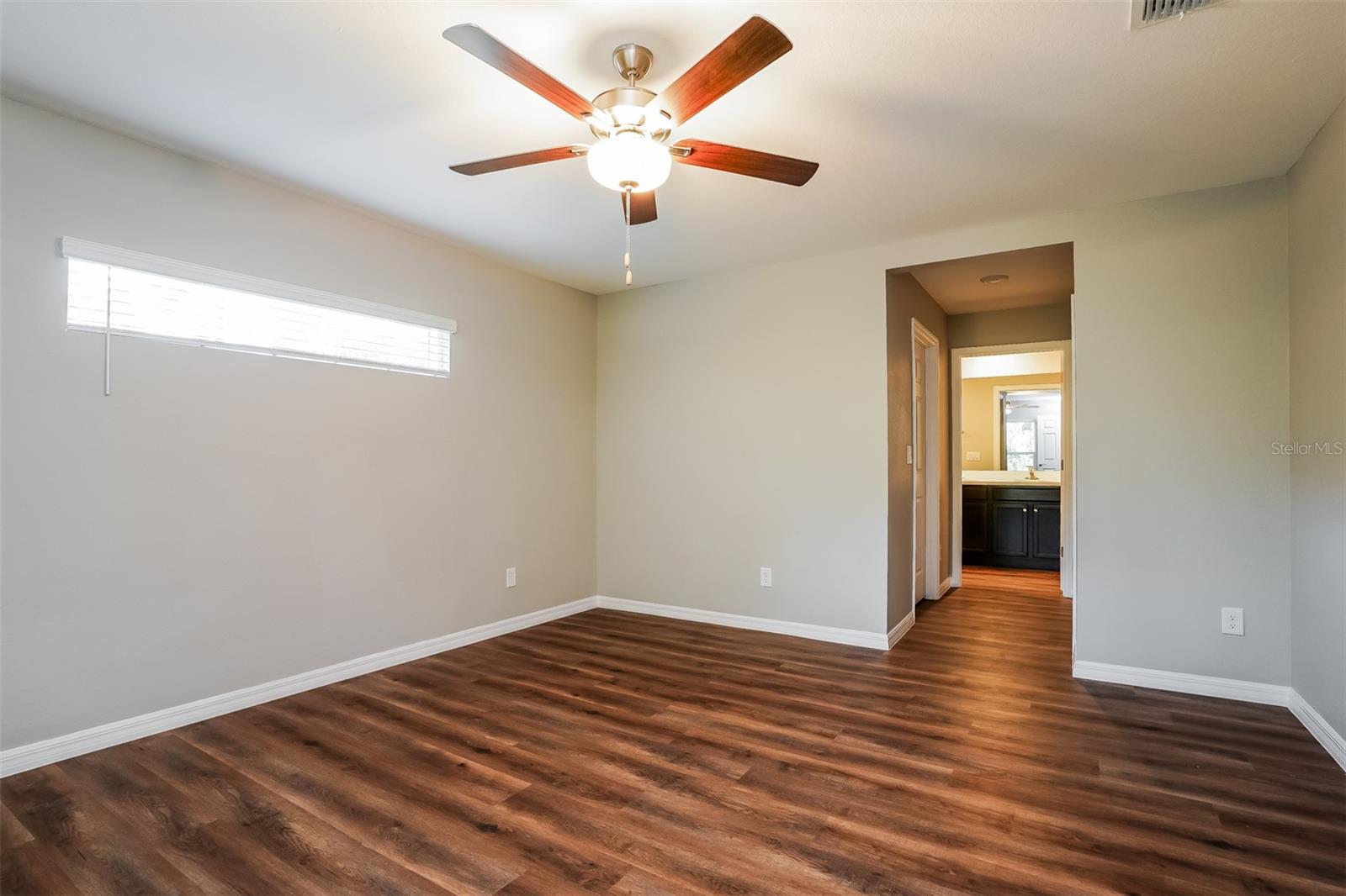 Listing Image #7
