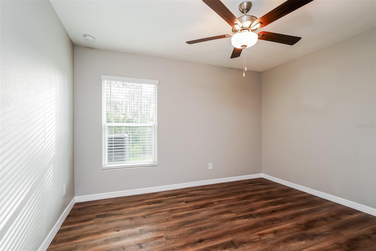 Listing Image #11