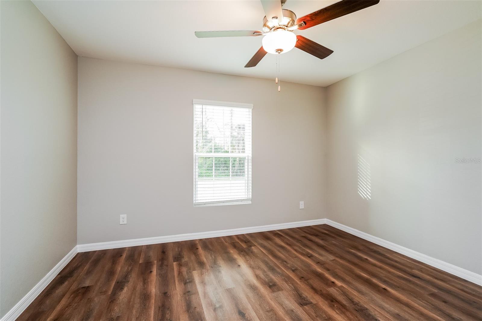 Listing Image #12