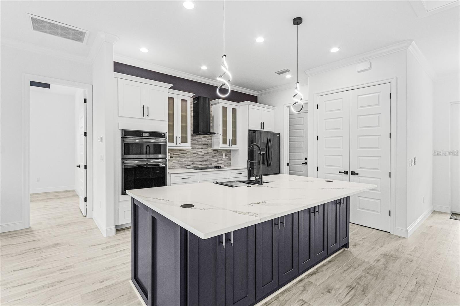 Listing Image #7