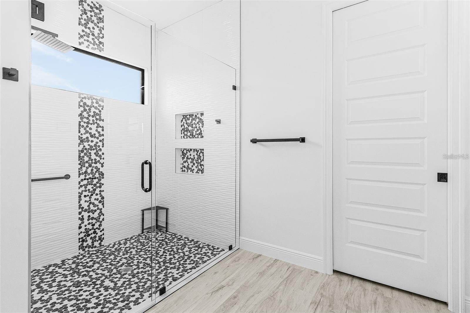 Listing Image #12