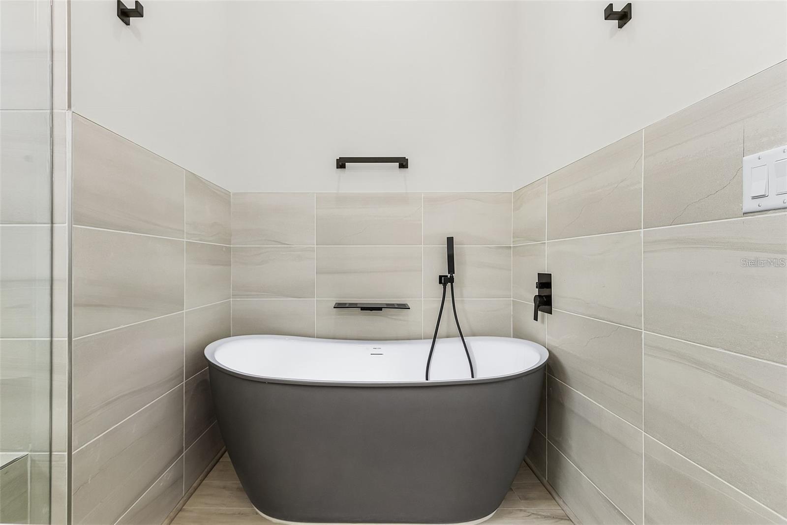 Listing Image #13