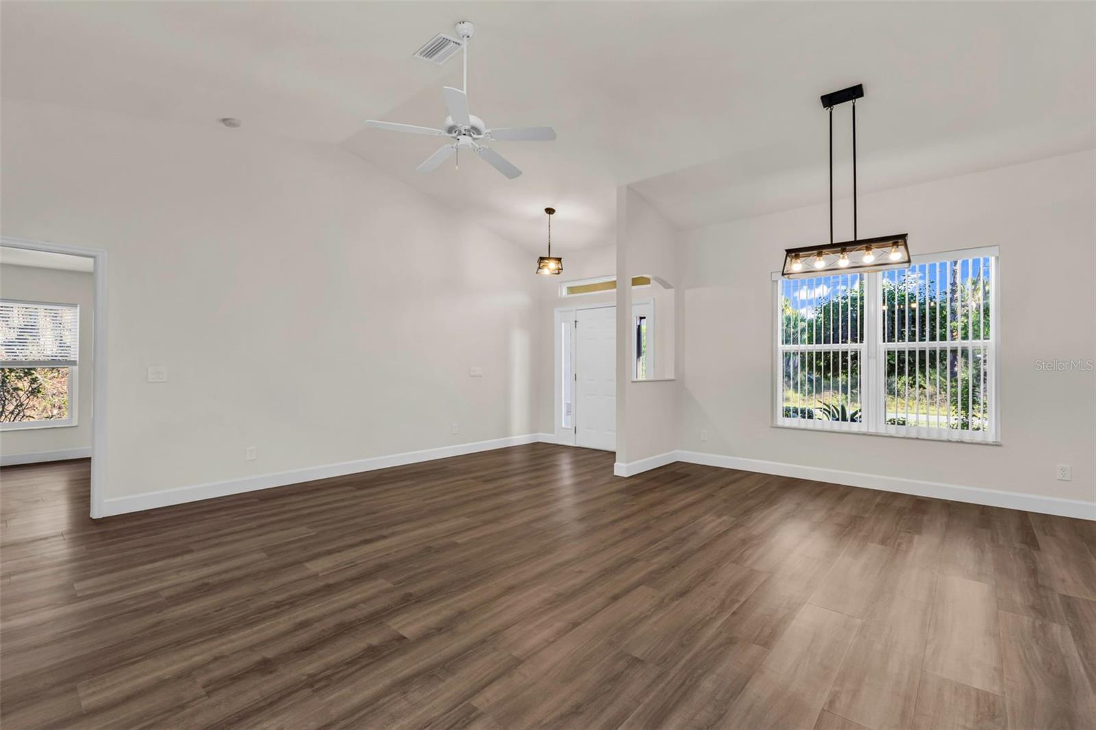 Listing Image #11