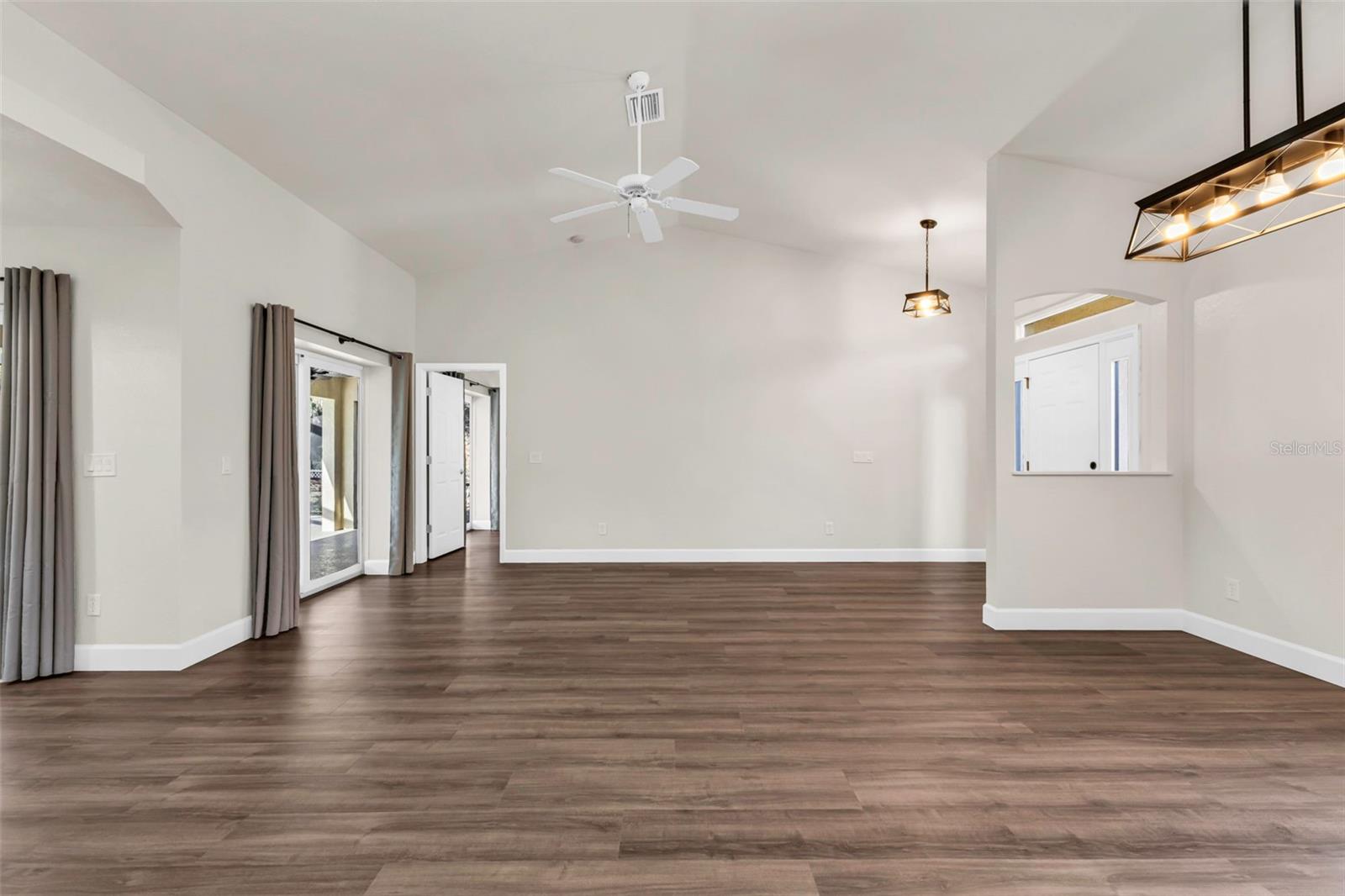 Listing Image #12