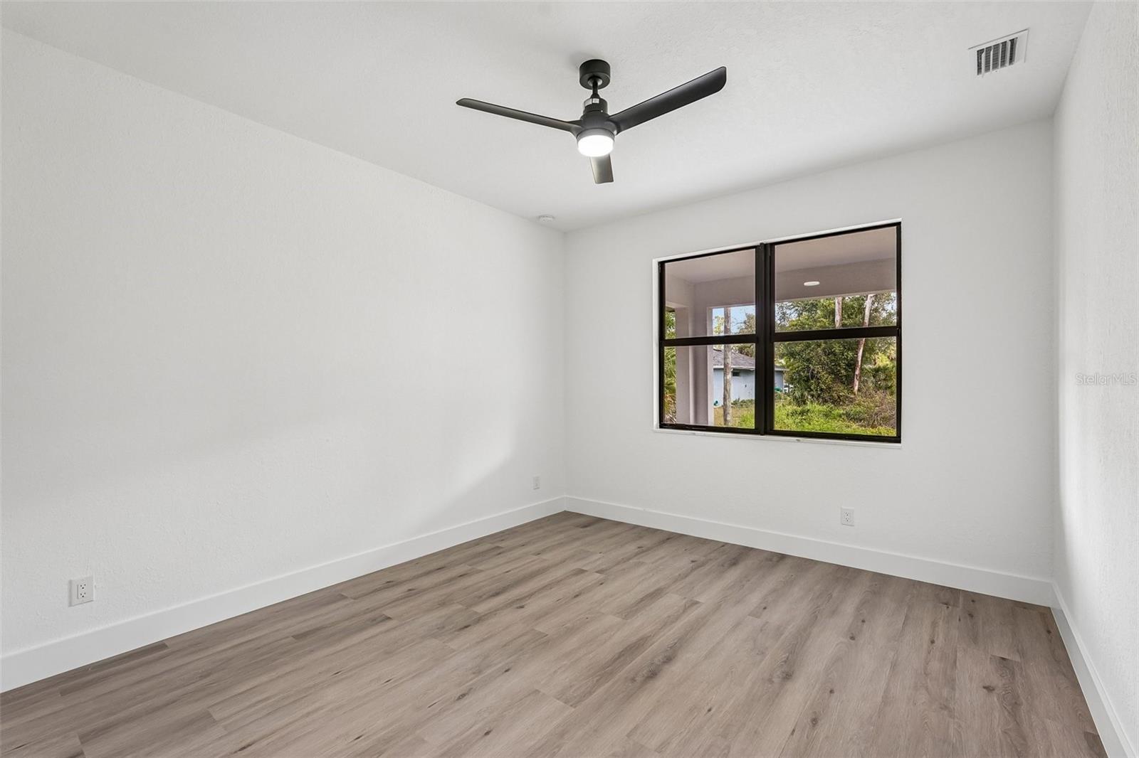 Listing Image #15