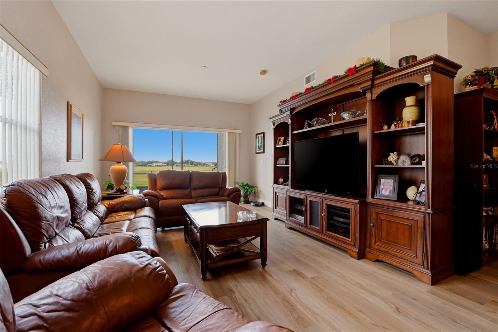 Listing Image #9