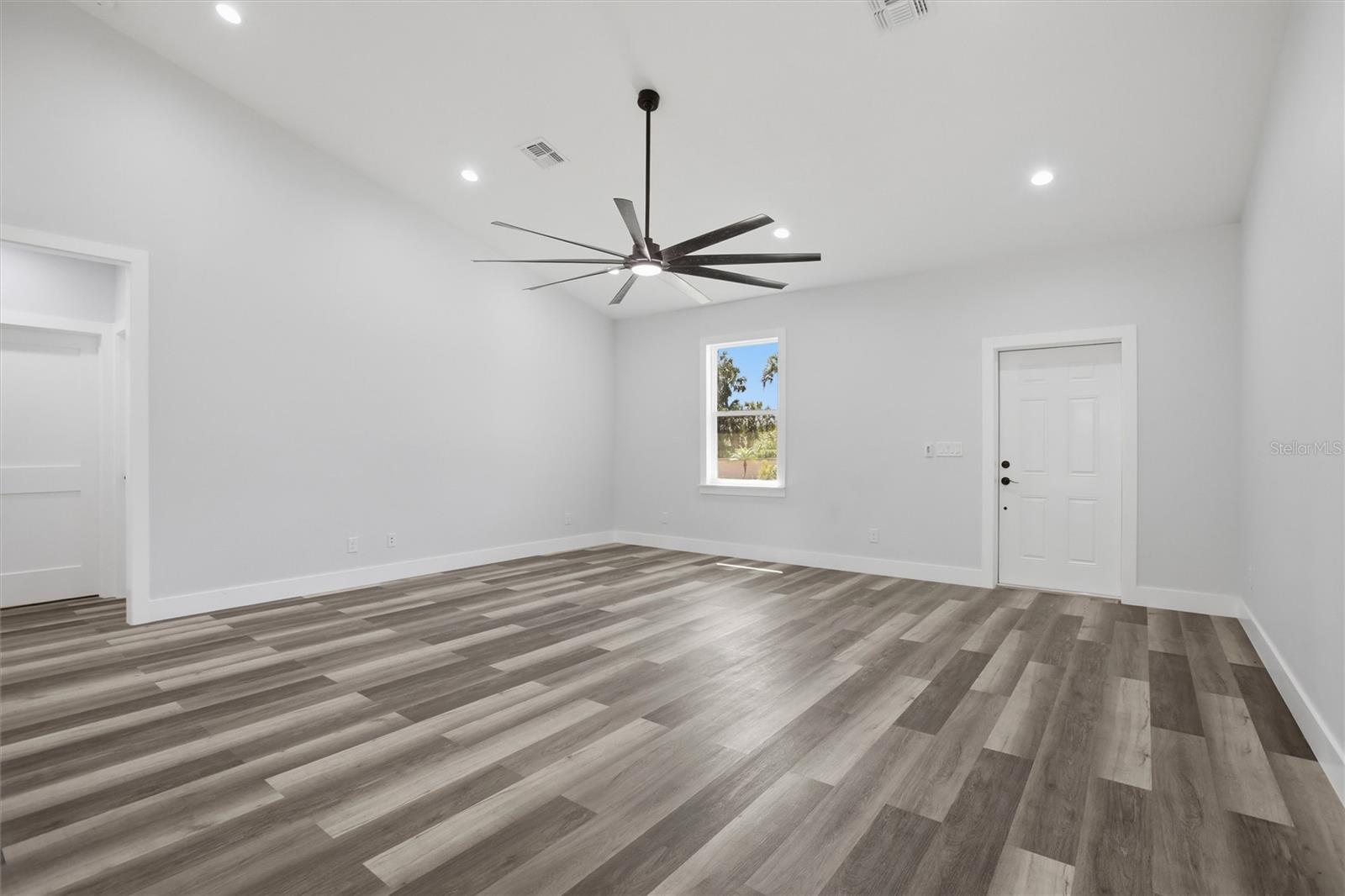 Listing Image #3