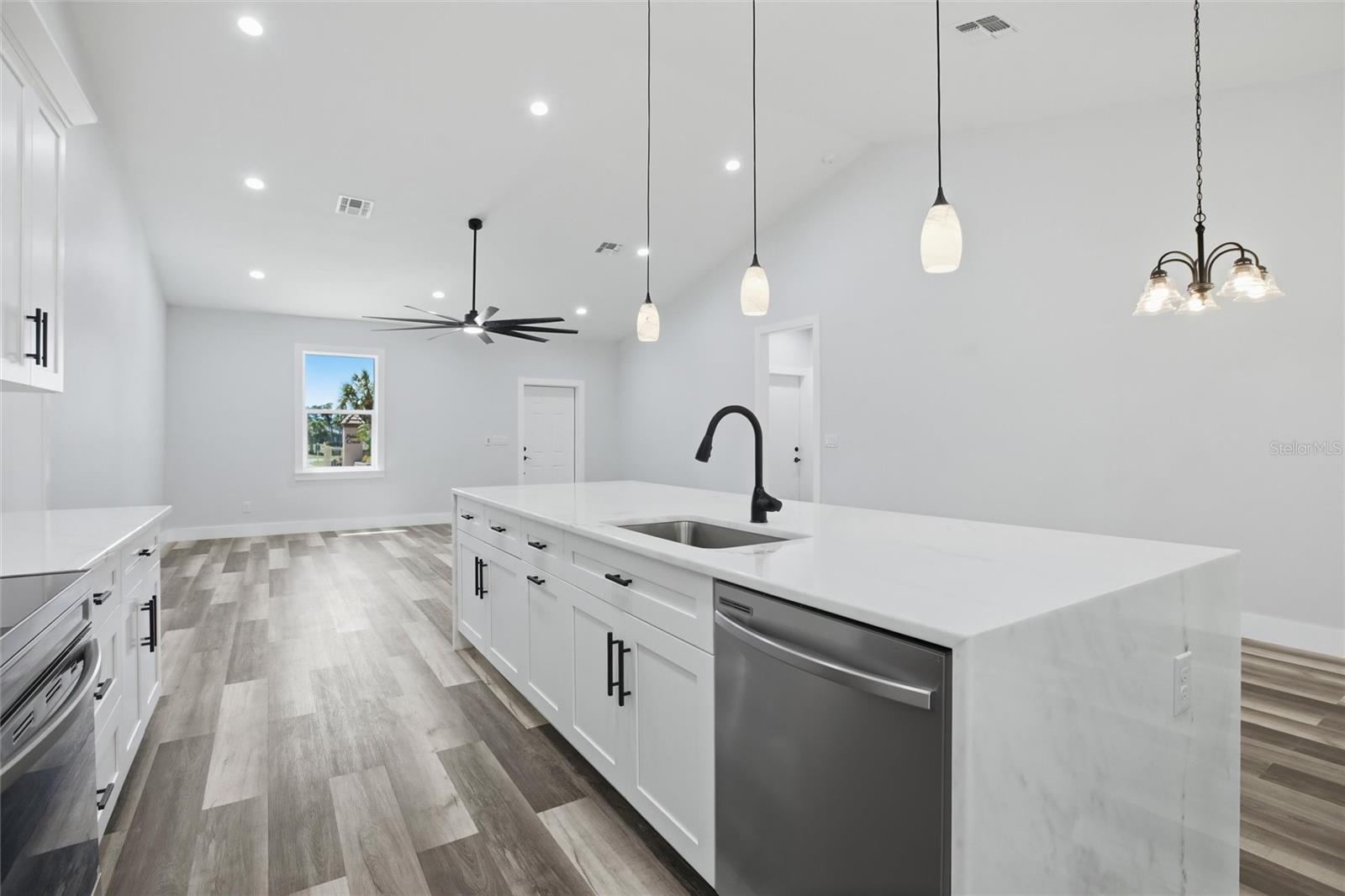 Listing Image #11