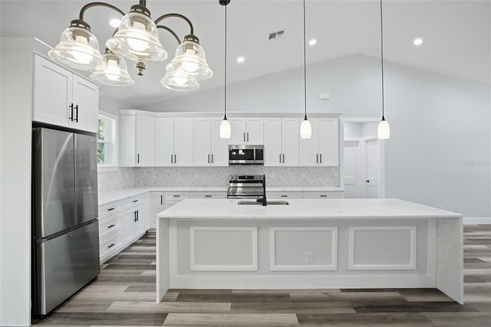 Listing Image #12