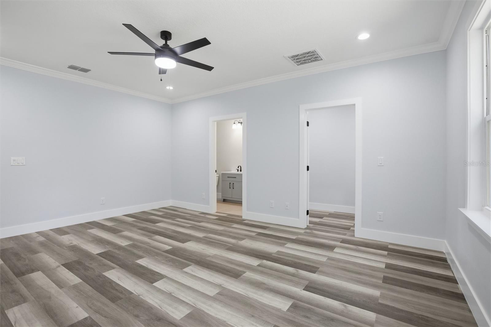 Listing Image #16
