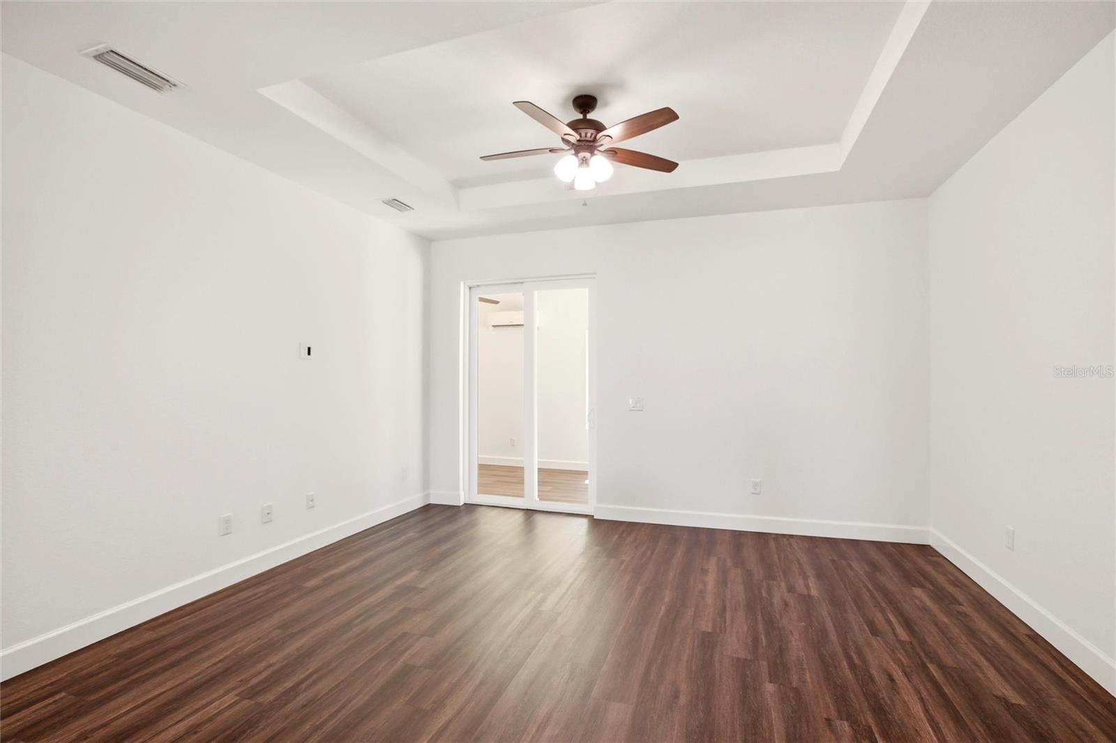 Listing Image #12