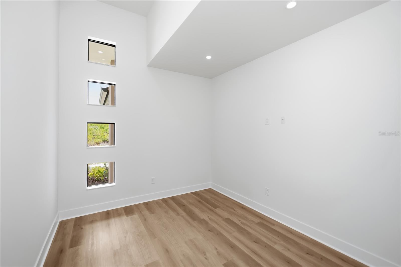 Listing Image #22