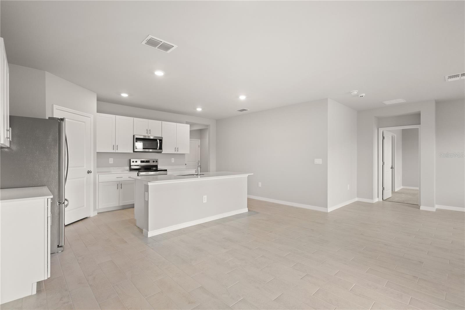 Listing Image #11