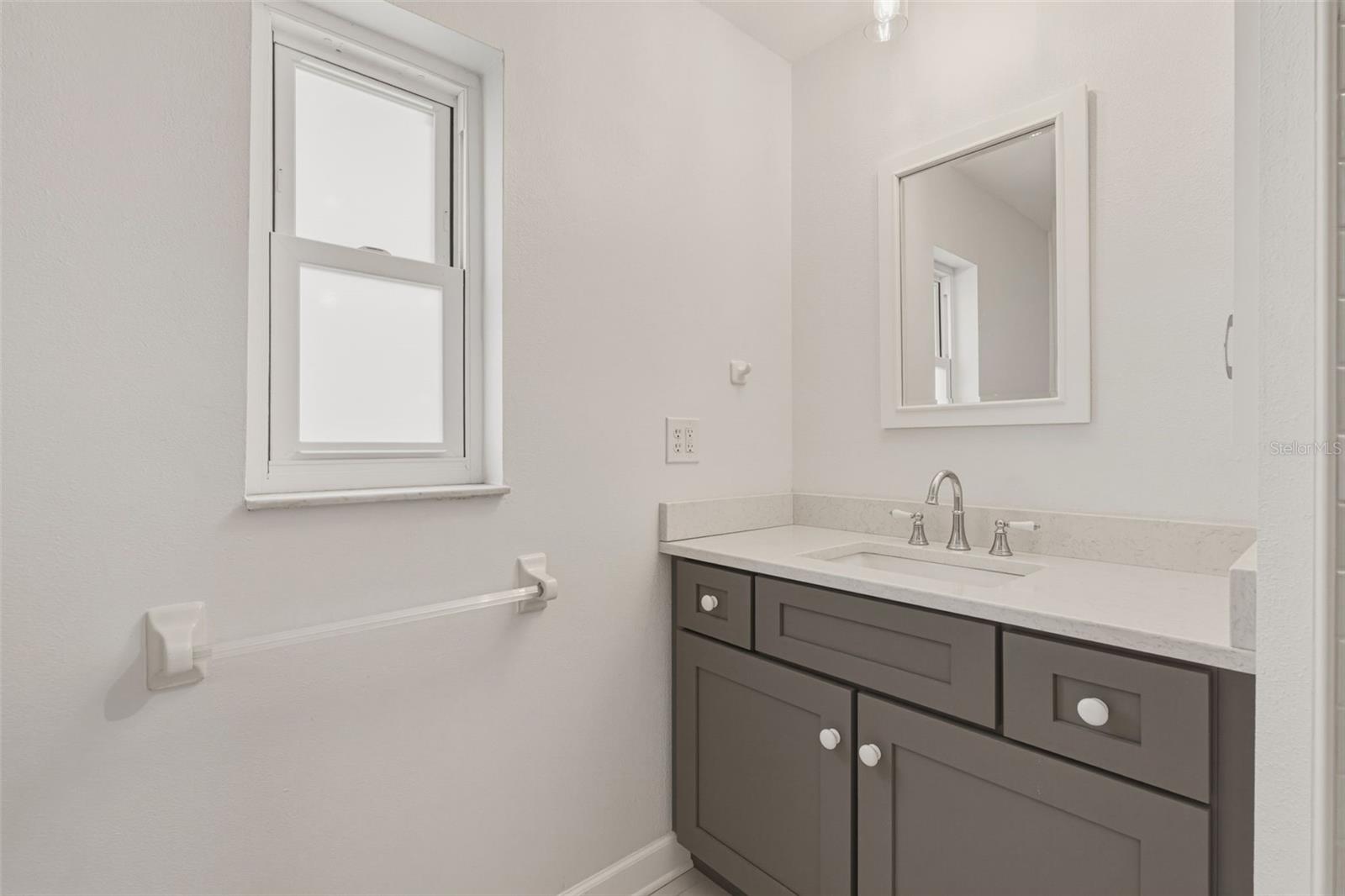 Listing Image #33