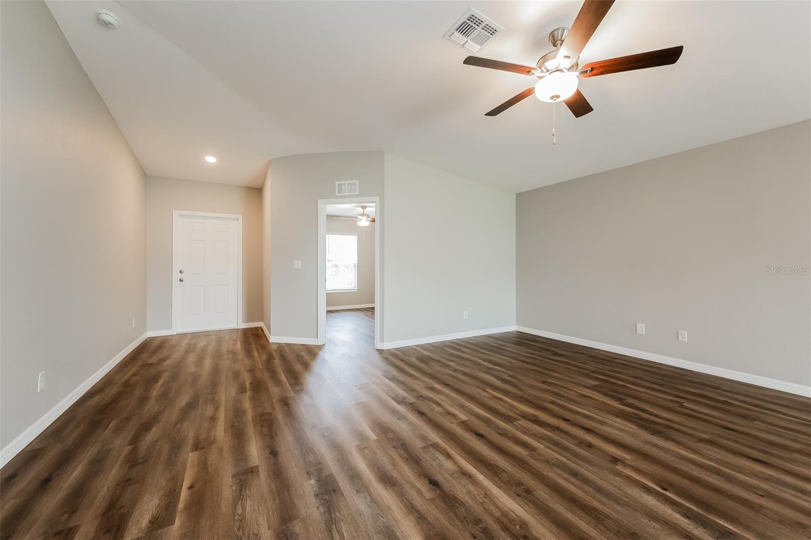 Listing Image #4