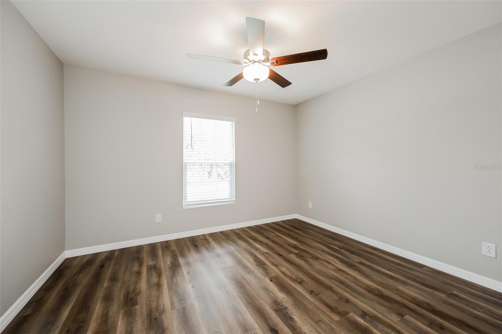 Listing Image #11