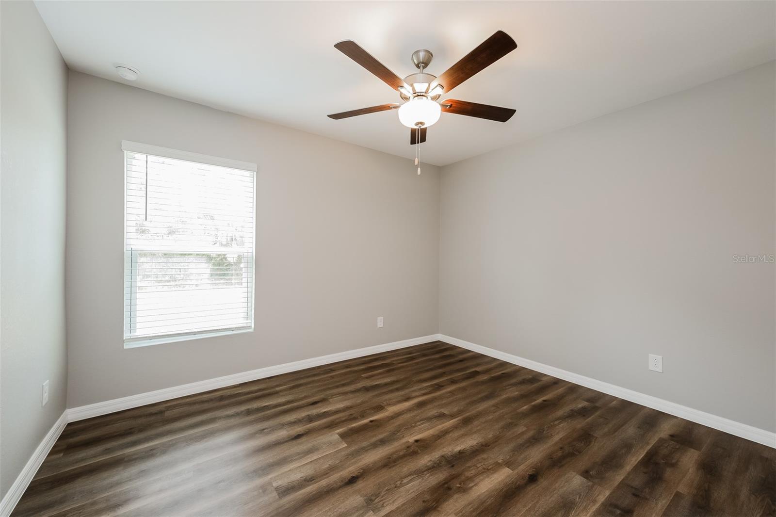 Listing Image #12