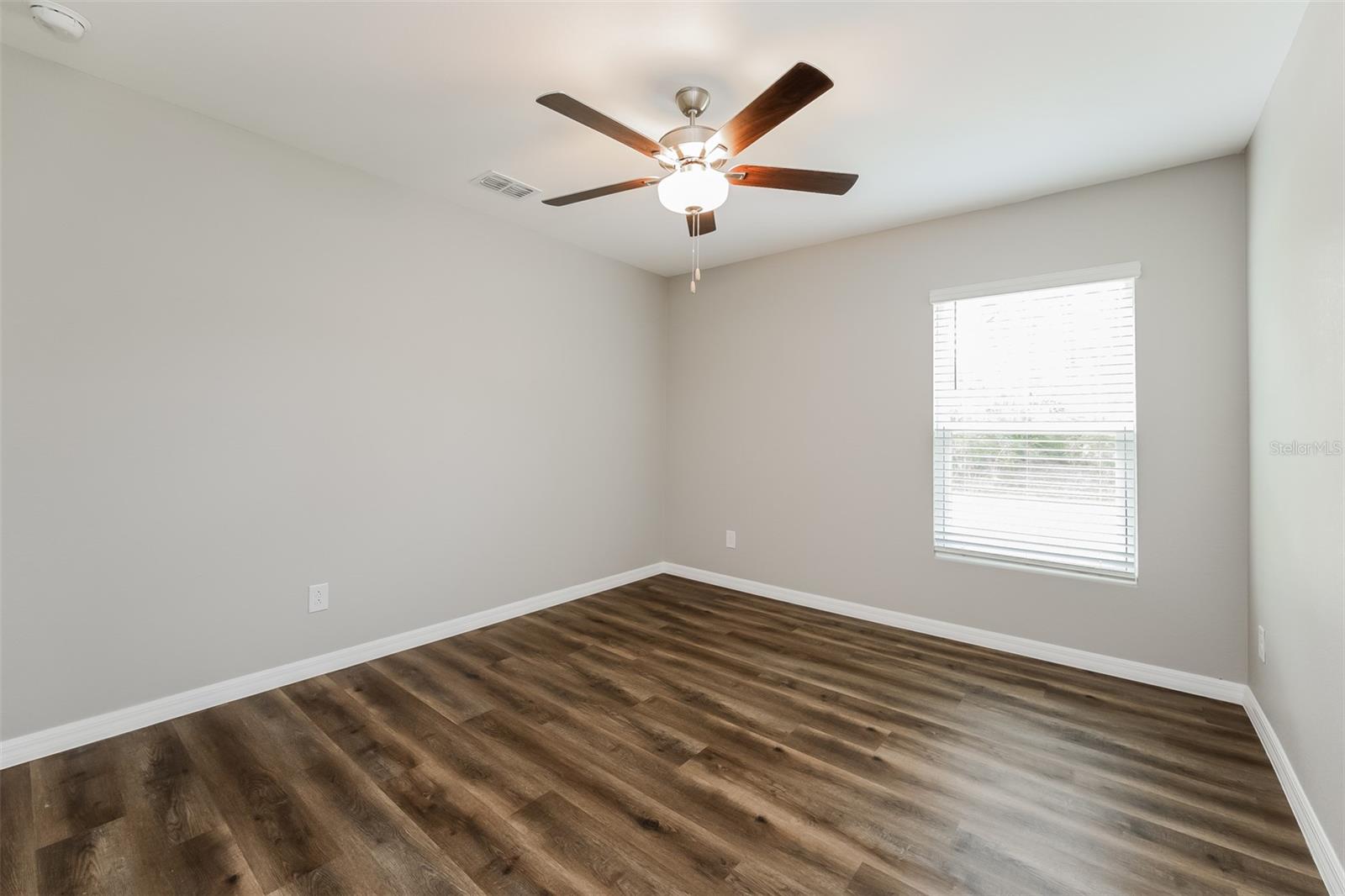 Listing Image #13