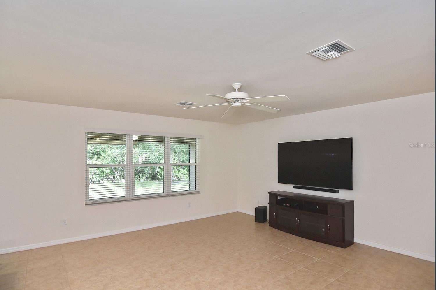 Listing Image #5