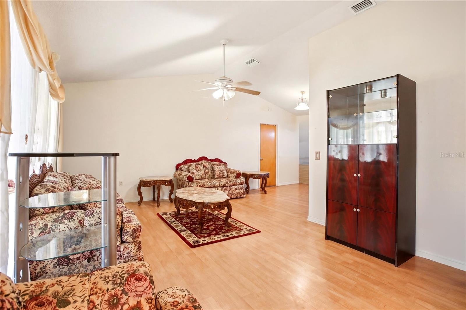 Listing Image #6