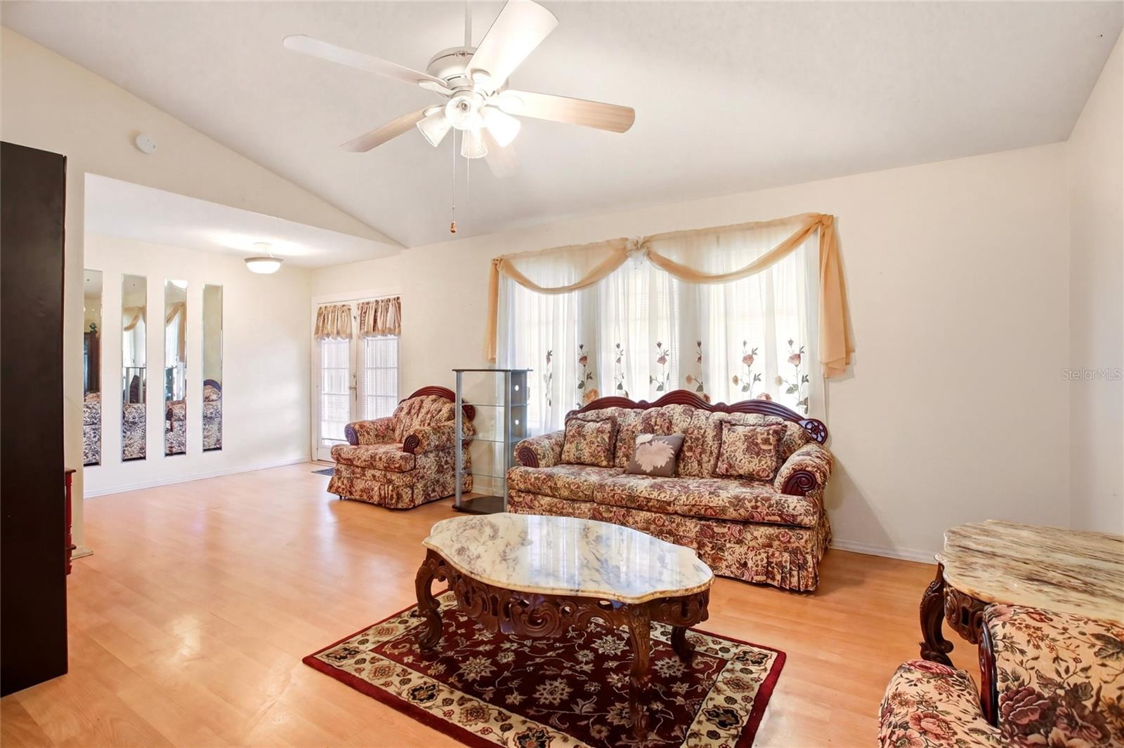 Listing Image #9