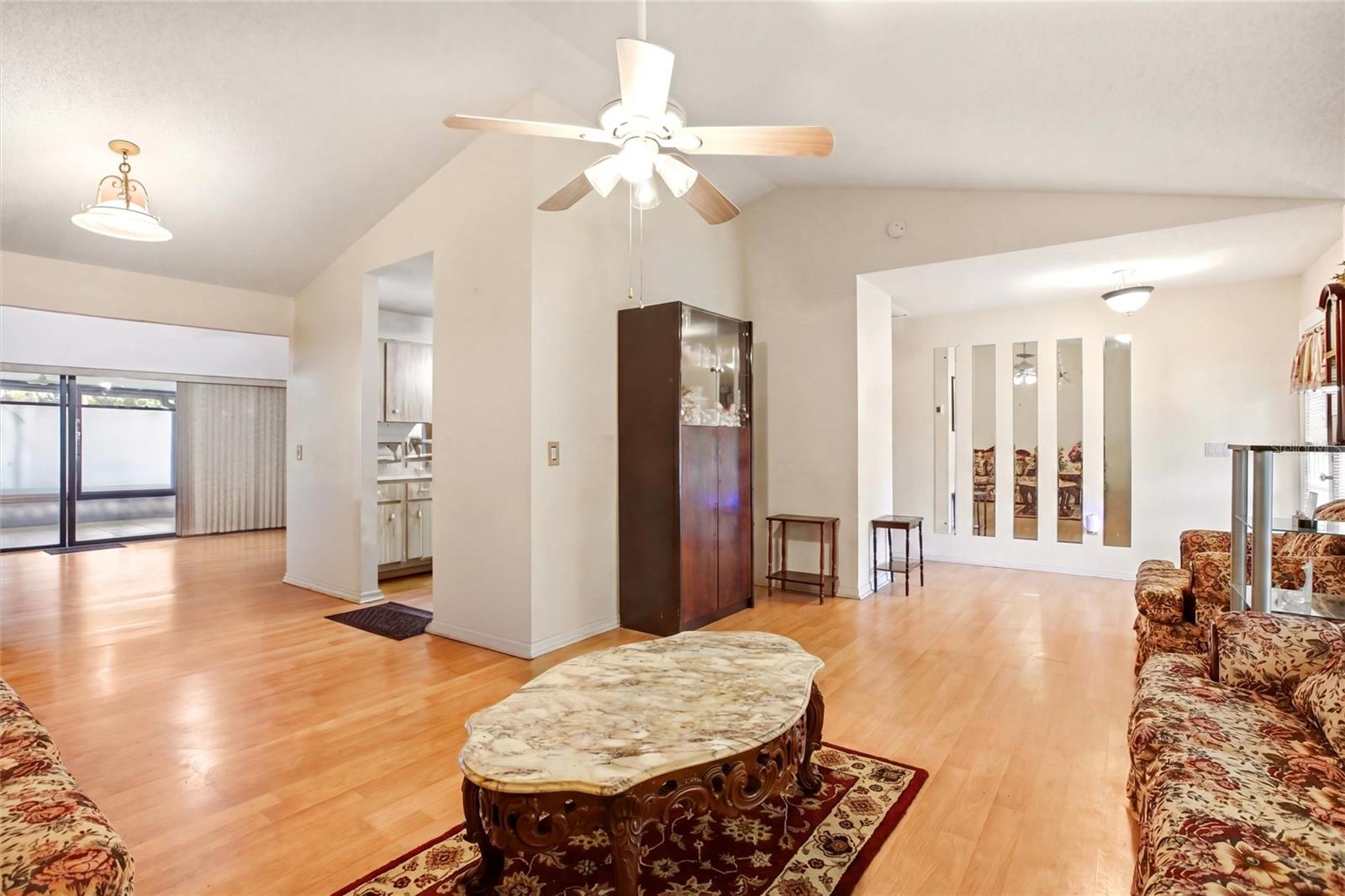 Listing Image #10
