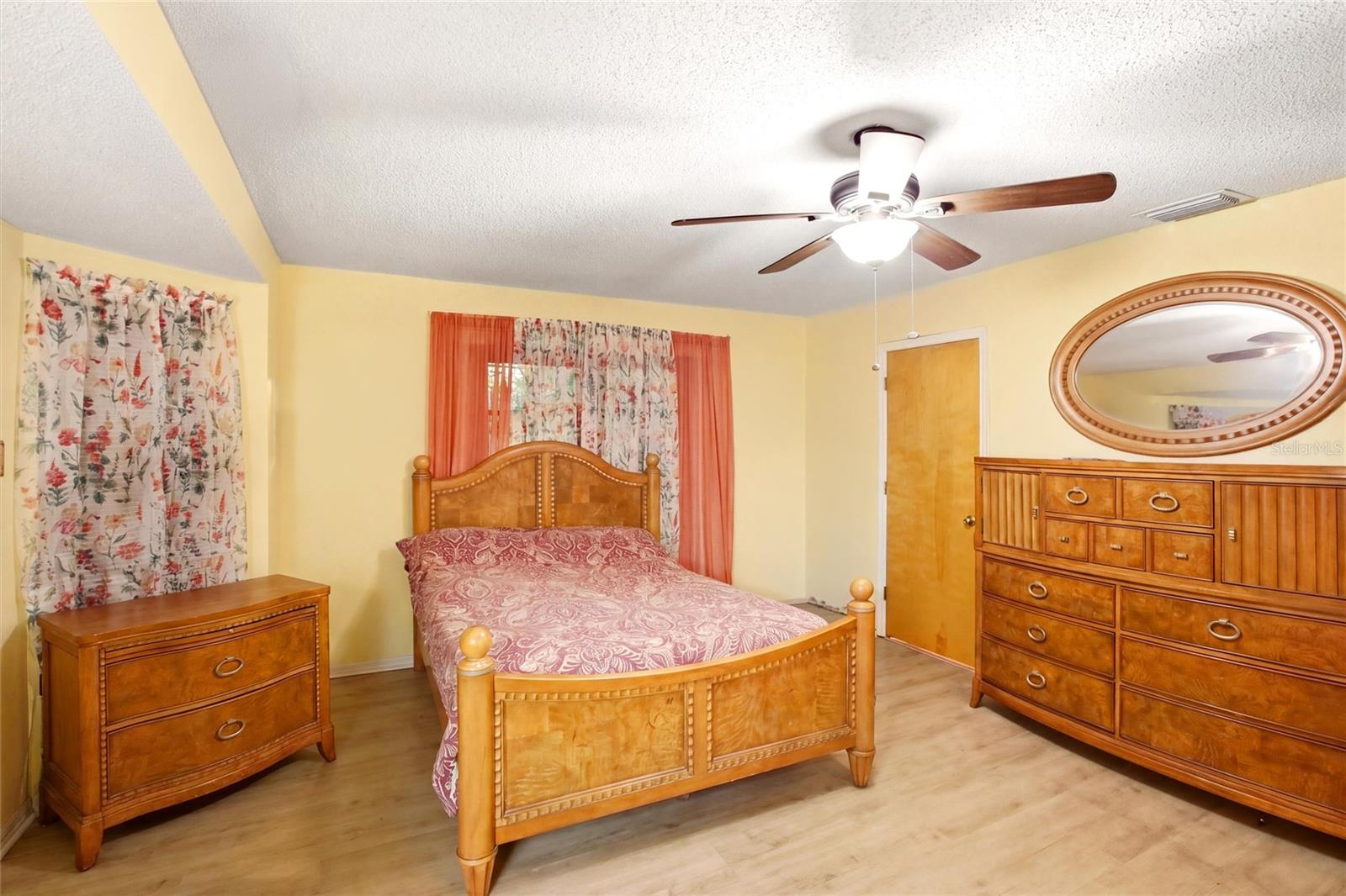 Listing Image #32