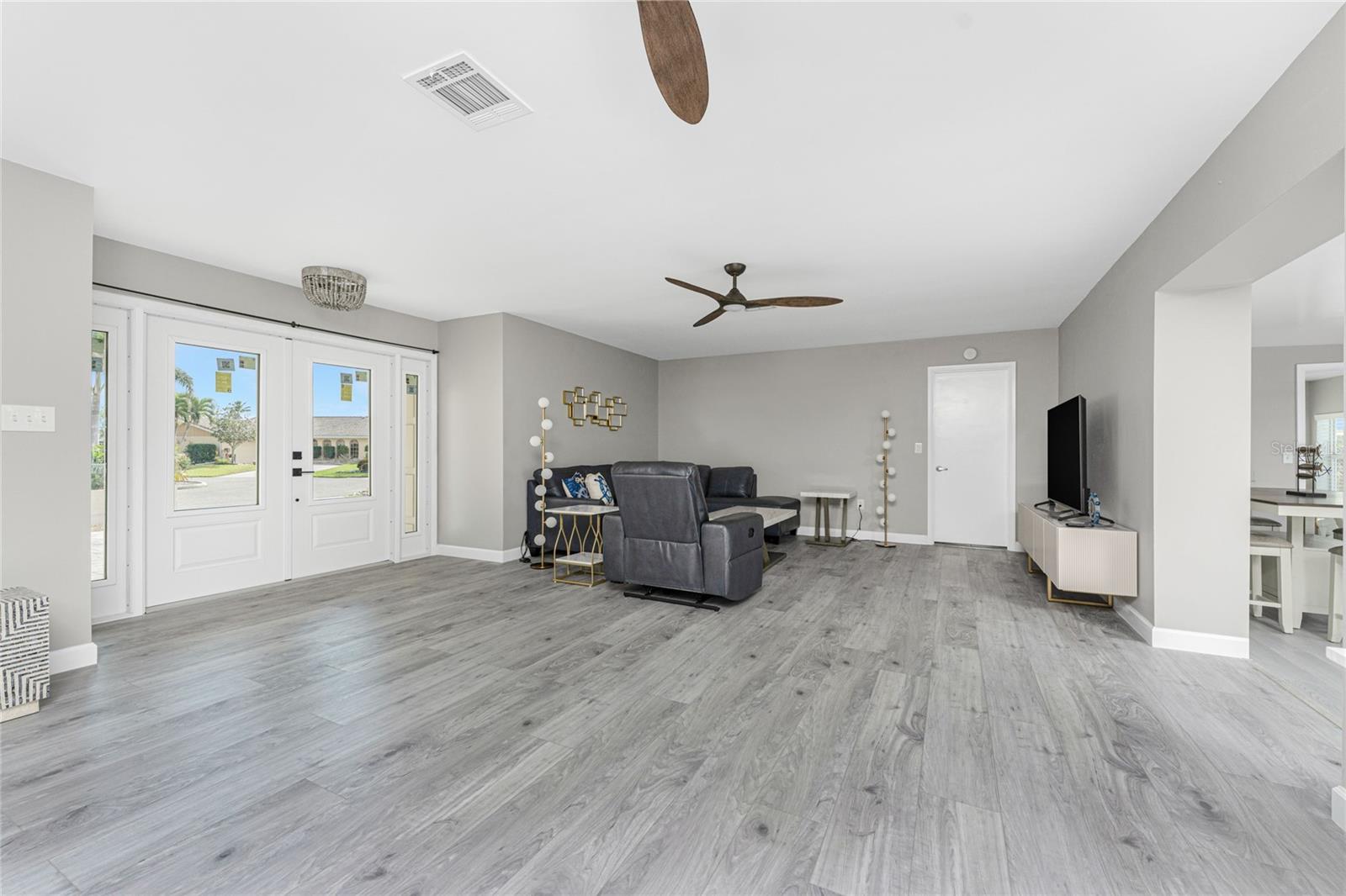 Listing Image #7