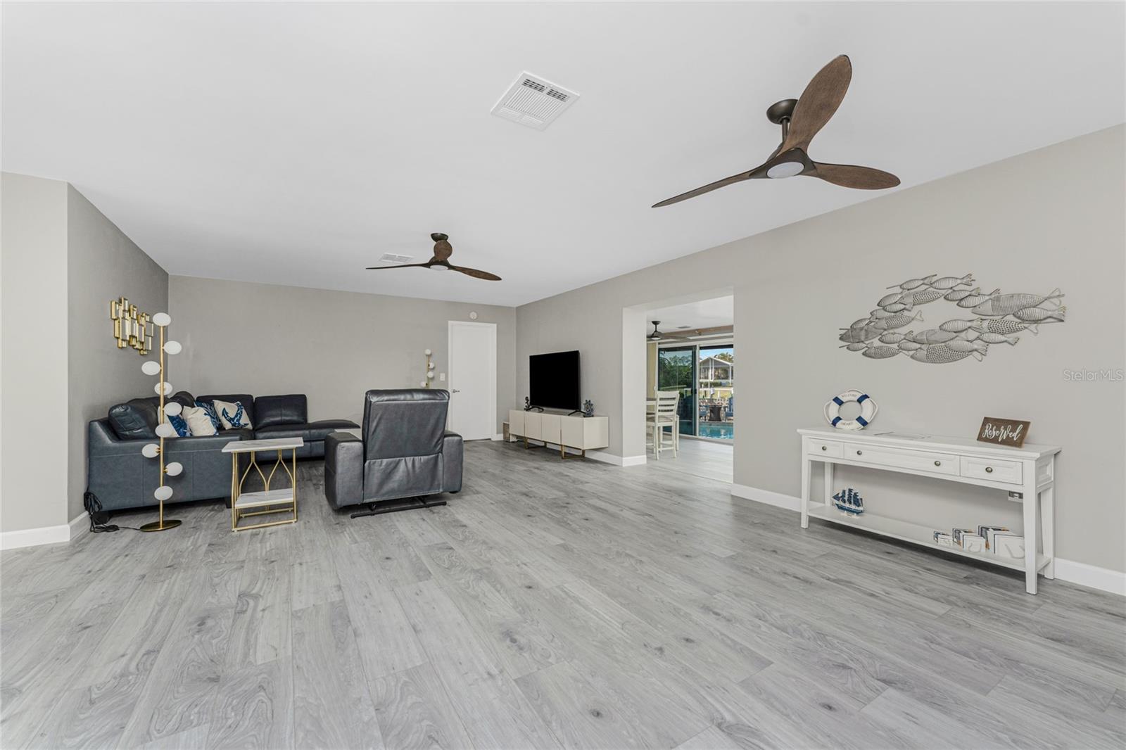 Listing Image #8